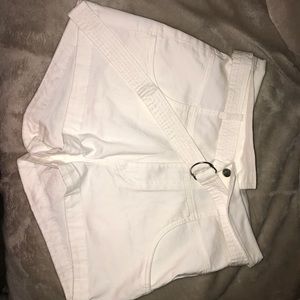 H&M white shorts, with belt. Never worn!